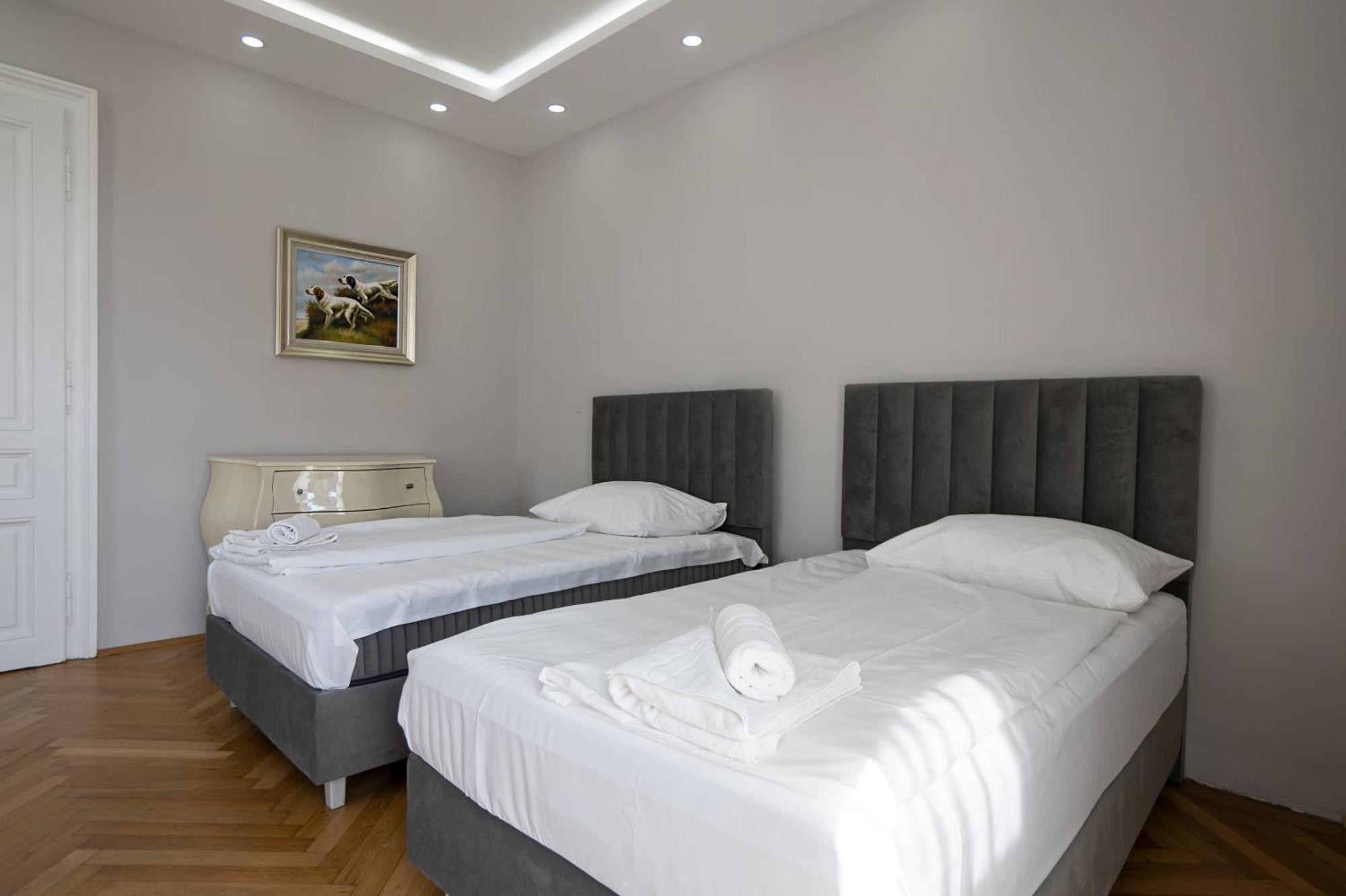 Charming 2-Room Apartment With Balcony, 15 Min To Center Відень Екстер'єр фото
