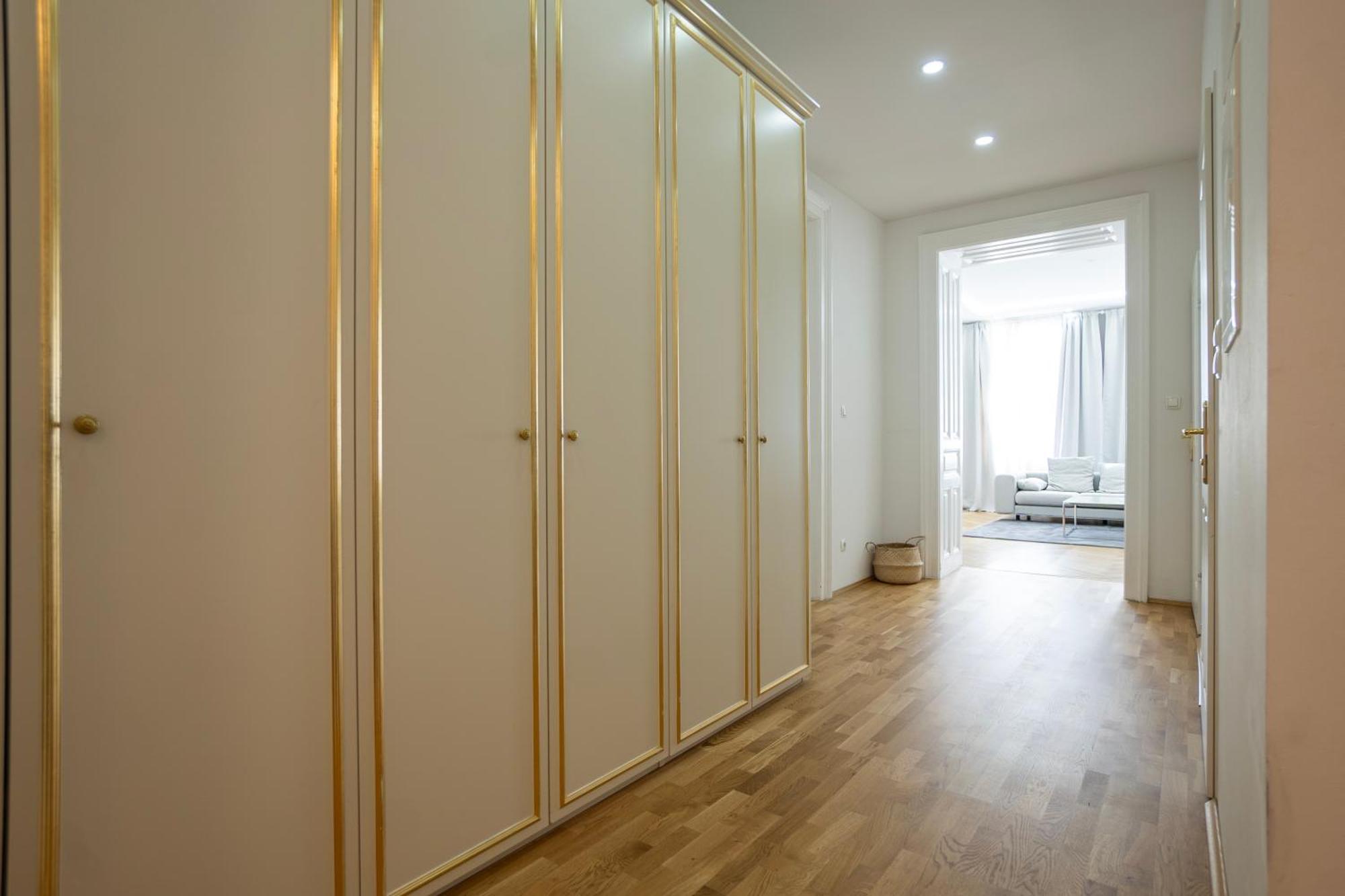 Charming 2-Room Apartment With Balcony, 15 Min To Center Відень Екстер'єр фото