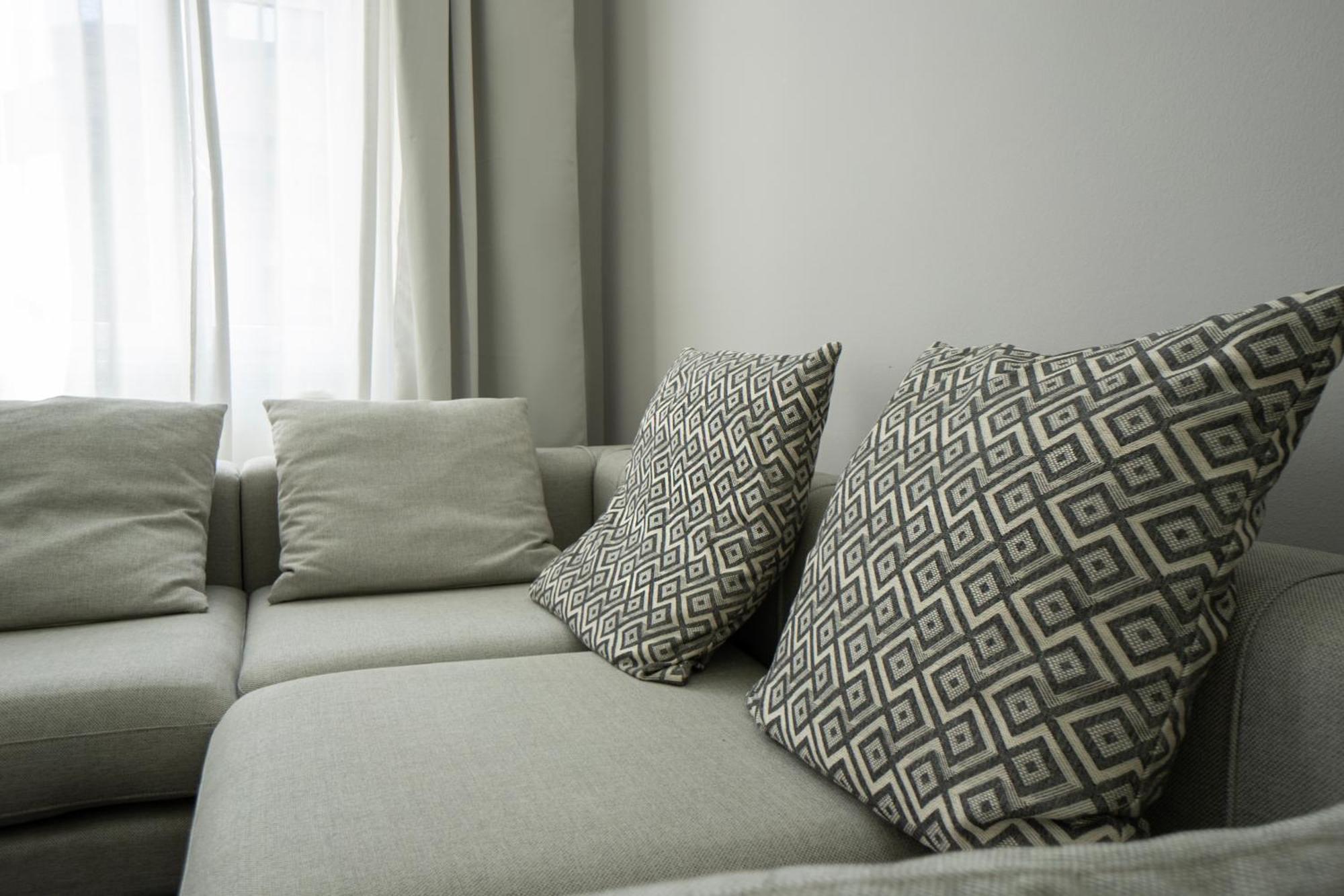 Charming 2-Room Apartment With Balcony, 15 Min To Center Відень Екстер'єр фото