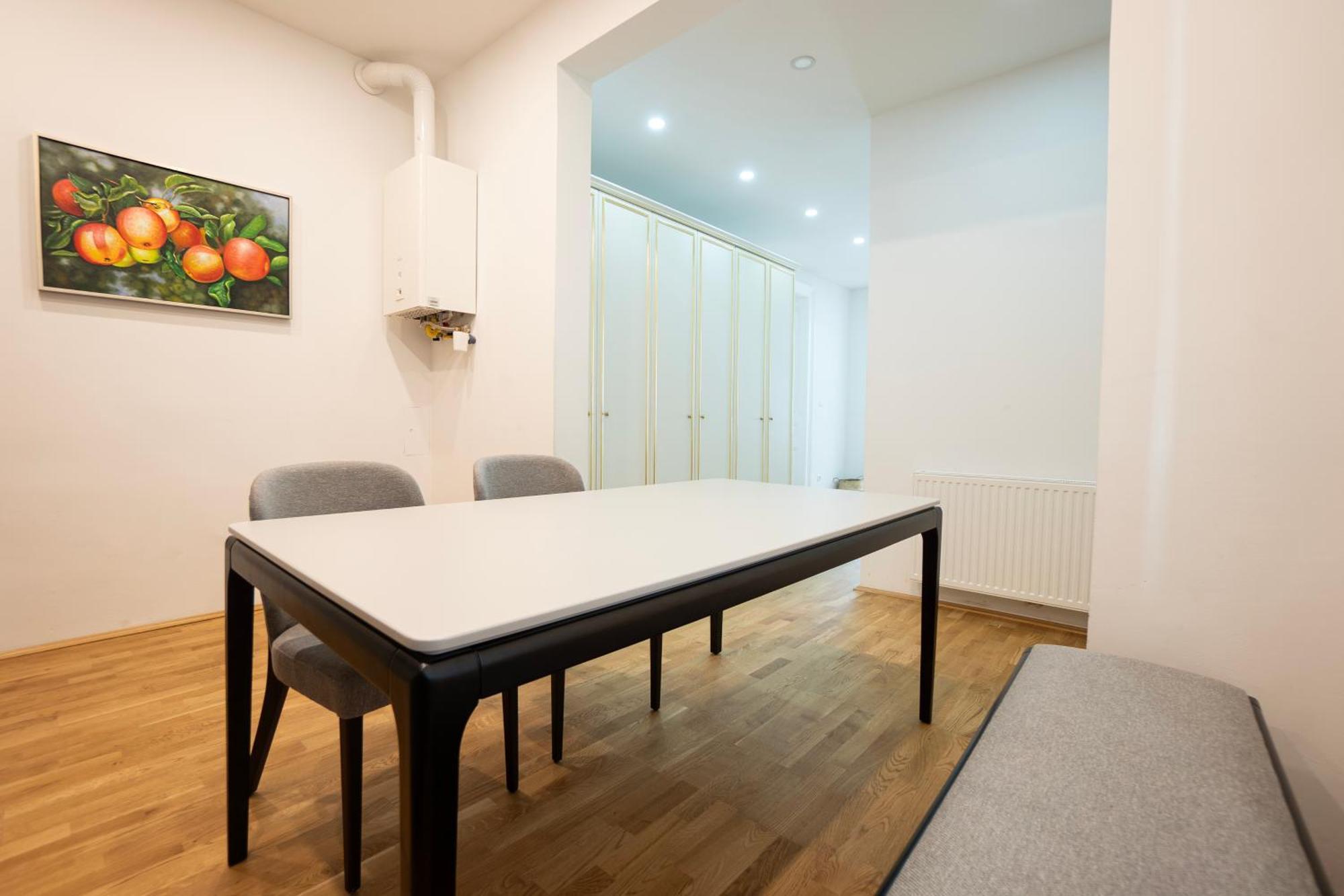 Charming 2-Room Apartment With Balcony, 15 Min To Center Відень Екстер'єр фото