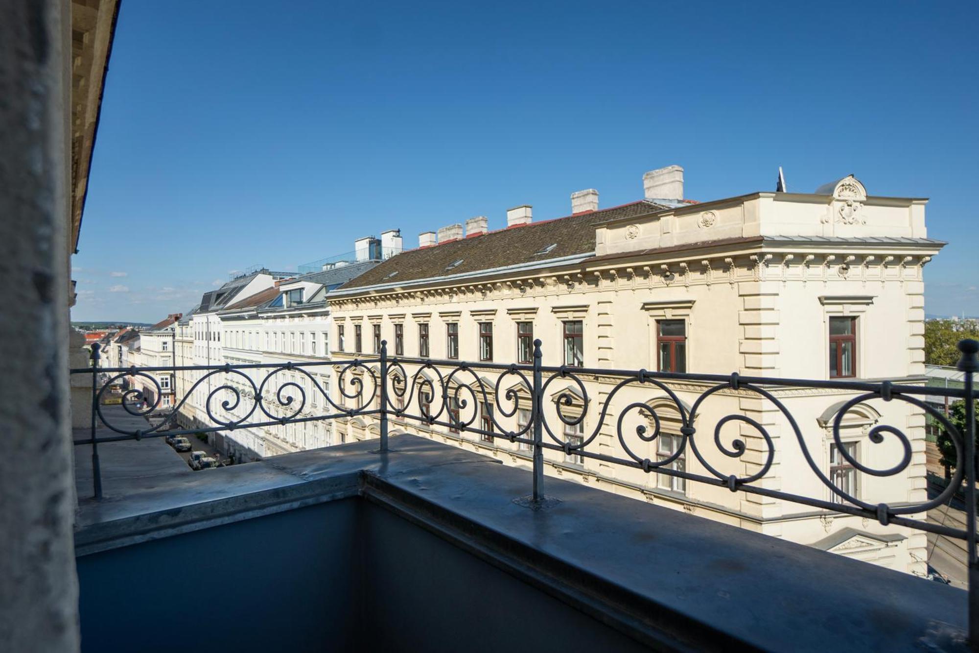 Charming 2-Room Apartment With Balcony, 15 Min To Center Відень Екстер'єр фото