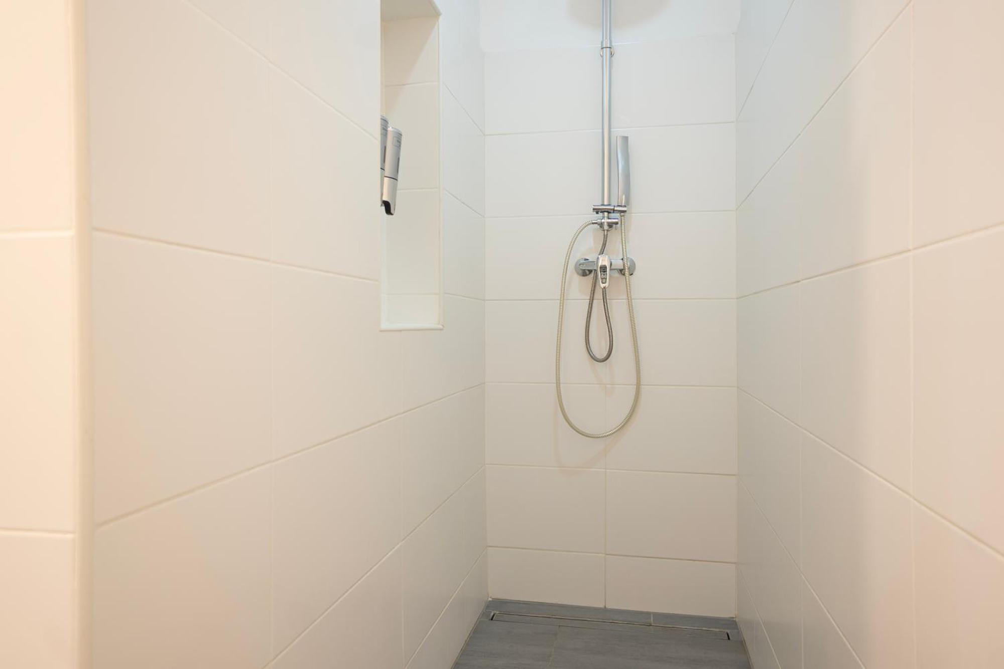 Charming 2-Room Apartment With Balcony, 15 Min To Center Відень Екстер'єр фото
