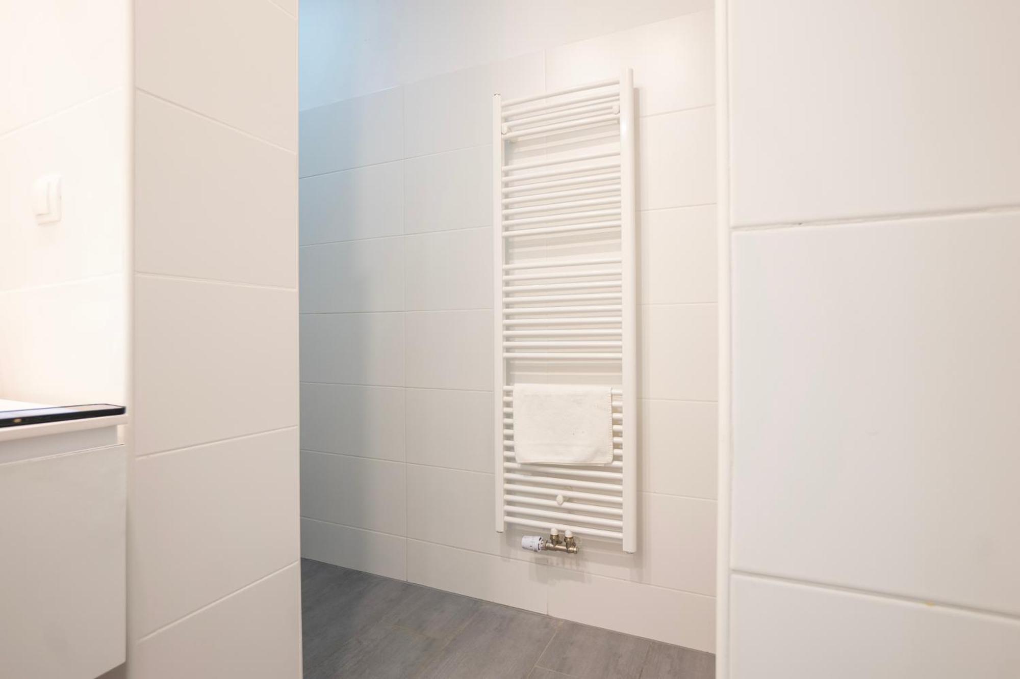 Charming 2-Room Apartment With Balcony, 15 Min To Center Відень Екстер'єр фото