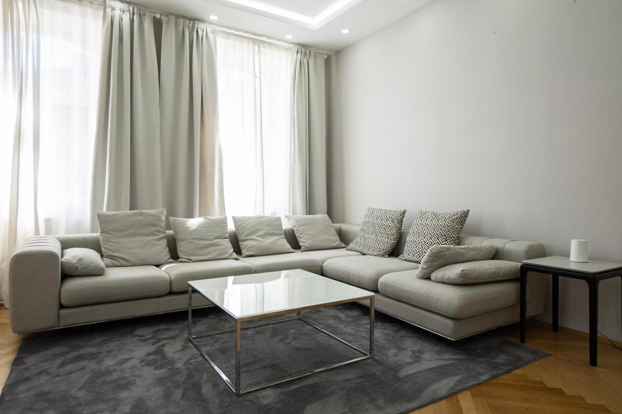 Charming 2-Room Apartment With Balcony, 15 Min To Center Відень Екстер'єр фото
