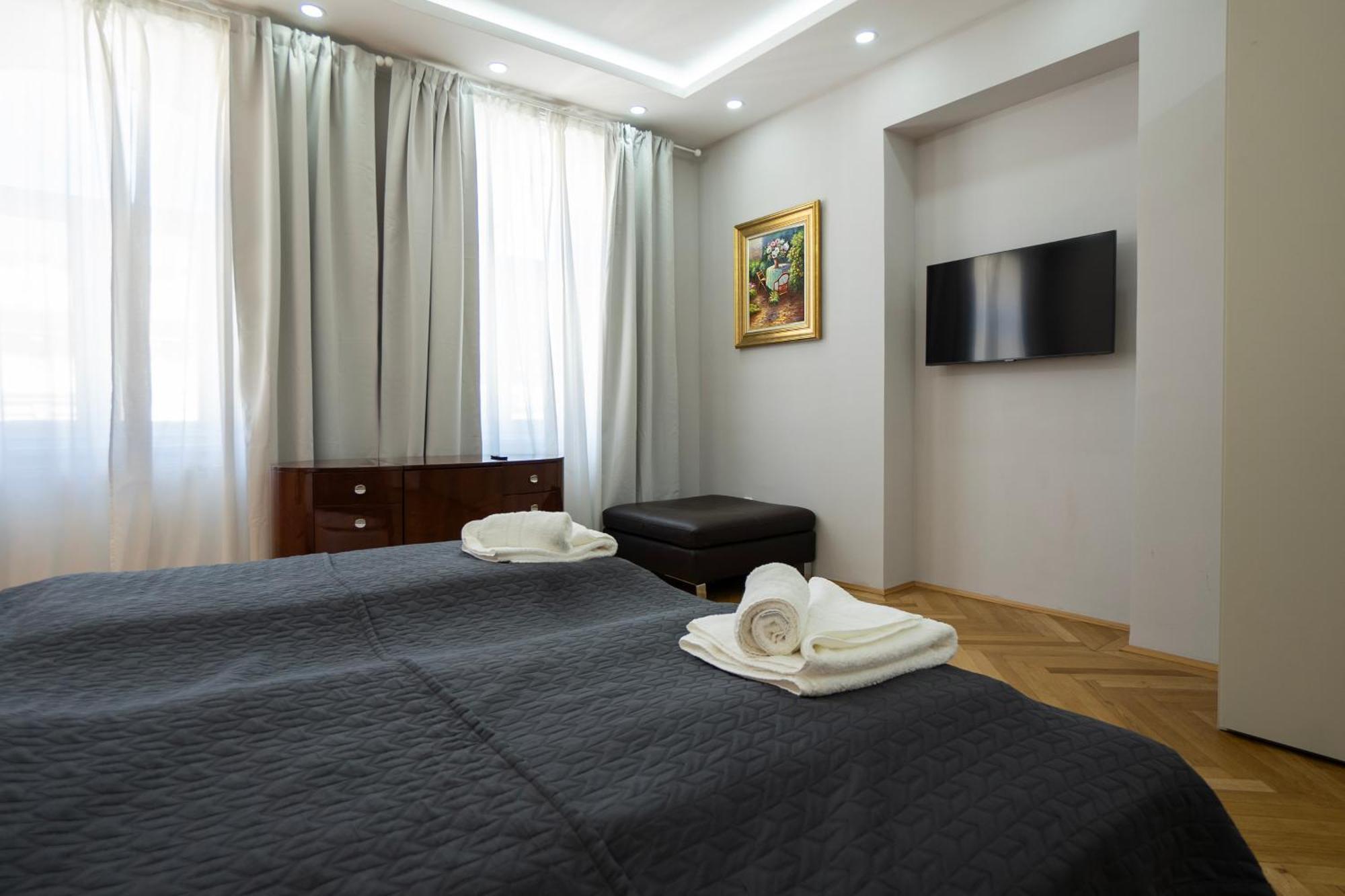 Charming 2-Room Apartment With Balcony, 15 Min To Center Відень Екстер'єр фото